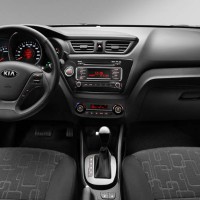 KIA Rio sedan: салон спереди