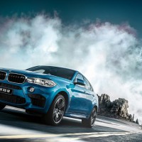 BMW X6 M: слева спереди