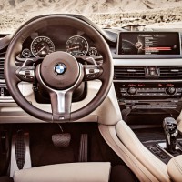 BMW X6 M: место водителя