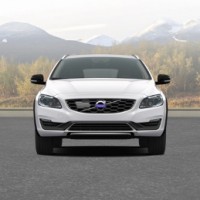 VOLVO V60 Cross Country: спереди