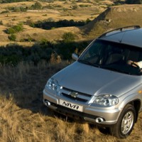 Chevrolet Niva: спереди слева сверху