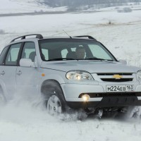 Chevrolet Niva: спереди справа