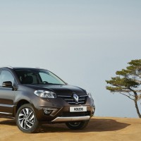 Renault Koleos: спереди справа