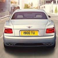 Bentley Flying Spur V8: сзади