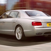 Bentley Flying Spur V8: слева сзади