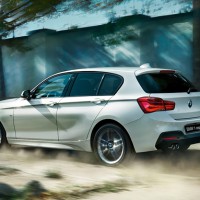 BMW 1ER hatchback 5d: сзади слева