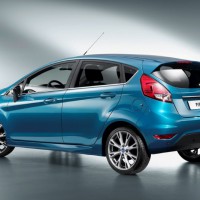 Ford Fiesta hathback: сзади слева