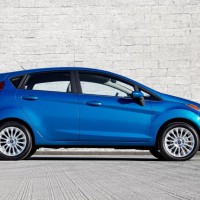 Ford Fiesta hathback: справа сбоку